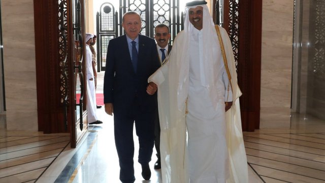 Турският президент Реджеп Тайип Ердоган с емира на Катар шейх Тамим бин Хамад ал Тани. © Reuters
