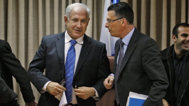 Бенямин Нетаняху и Гидеон Саар през 2009 г. Снимка: © Associated Press