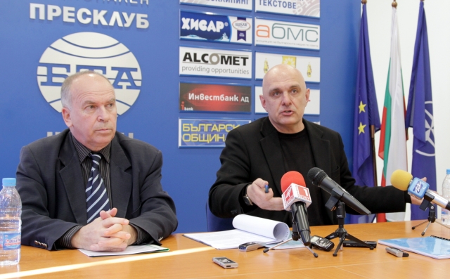 Димитър Димитров /вдясно/
