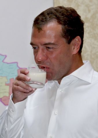 Медведев пие кефир