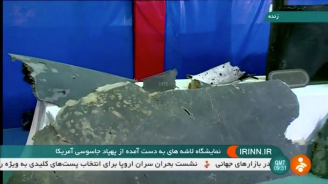 Отломки от дрона (според иранска телевизия), свален от Иран. Снимка: Reuters