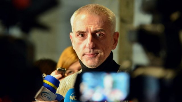 Началникът на службата за охрана Красимир Станчев на свой ред подчерта, че не е получил съдействие от МВР.Сн. Дневник