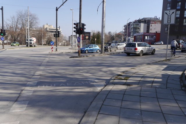 Осветена ще бъде пешеходната пътека срещу Томбул джамия