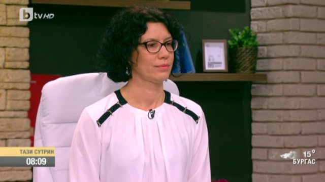 Имам доказателства, че вицепремиерът Каракачанов и ВМРО се издържат от продажбата на българско гражданство, каза бившият шеф на дирекция "Българско гражданство" Катя Матева по Би Ти Ви. Каракачанов заяви, че ще я съди за клевета, ако ДАНС няма доказателст