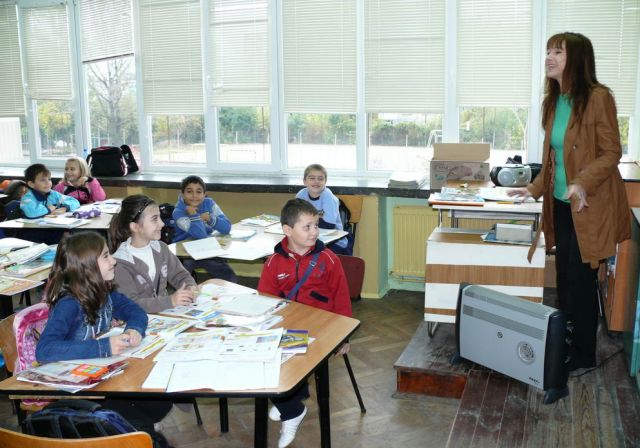 Третокласниците от „Васил Левски“ се топлят на ток