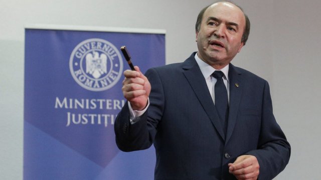 Тоадер е министър в третото за една година насам правителство на Румъния.