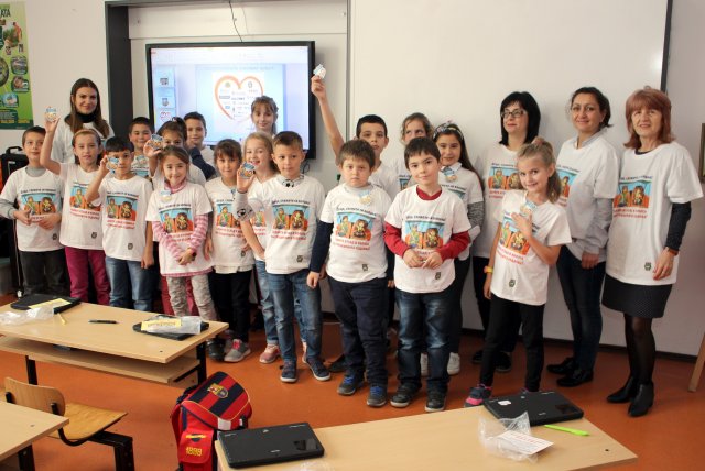 Представители на ХЕРТИ АД днес връчиха значки на 2 г клас от СУ "Йоан Екзарх Български"
