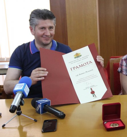 Руменов с наградата "Златен век"