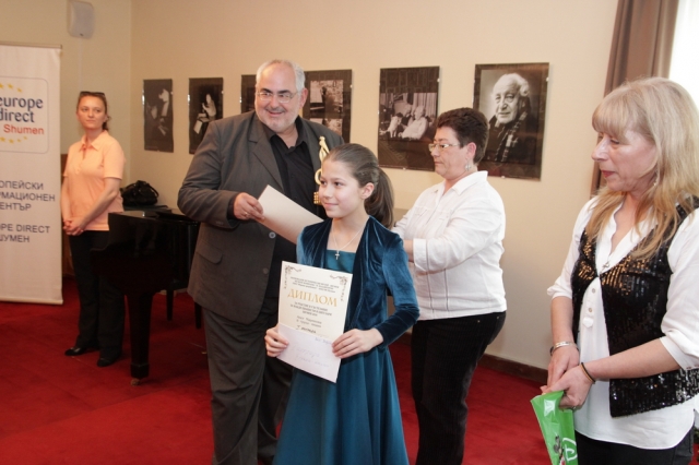 Анет Маринова спечели конкурса по пиано