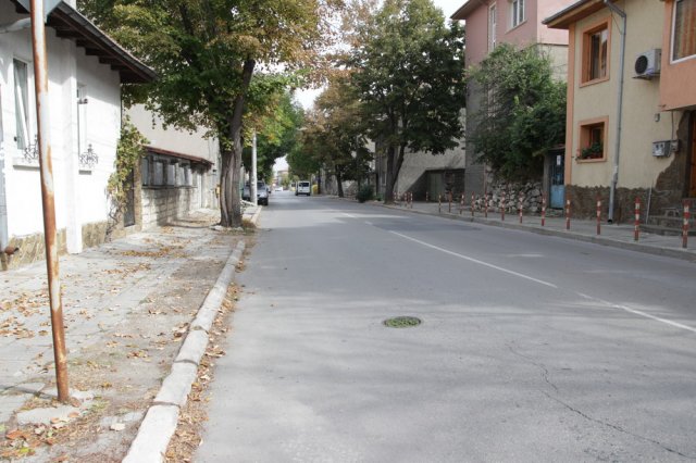 Ще се ремонтира само северния тротоар на улицата