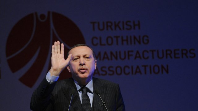 Турският президент Реджеп Тайип Ердоган неведнъж е обвинявал рейтинговите агенции, че искат да притиснат страната и пазарите вече не ги приемат сериозно. Сн. АР