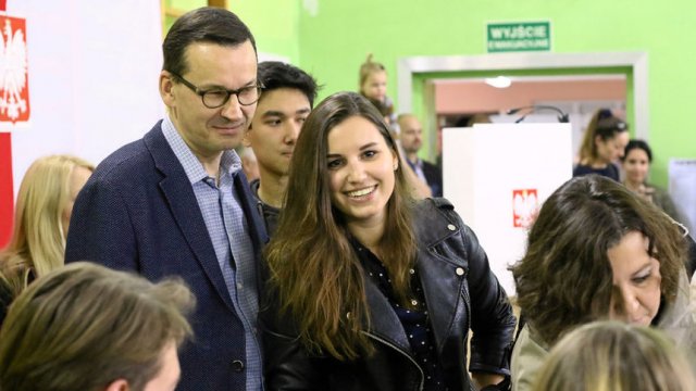 емейството на премиера Матеуш Мазовиецки гласува на изборите.