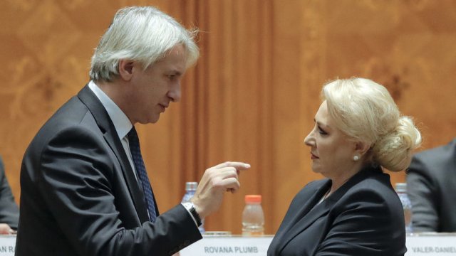 Еужен Теодорович и премиерът Виорика Дънчила. Сн. АП