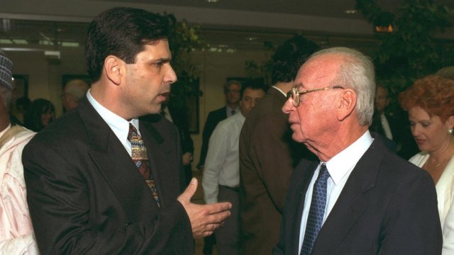 Гонен Сегев, докато бе министър в правителството на Ицхак Рабин