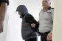 На влизане в съда Венцислав кри лицето си с качулка