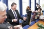Областният управител бе подготвил за журналистите оригинални новогодишни късмети