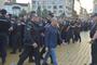 Тошко Йорданов беше изведен от полицията, след като протестиращи го замеряха