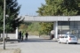 Полиция пази входа на бившия химически завод