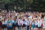СУ “Панайот Волов” посрещна 602 ученици, сред тях 48 първолаци. Българският трикольор и знамето на общината вдигнаха десетокласничката Полина Галинова, световен шампион по кик бокс и републиканския шампион по бокс деветокласникът Радослав Радев.