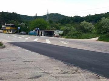 Главчев нареди спешна проверка асфалтиран ли е пътят край Аксаково след катастрофата с кола на НСО
