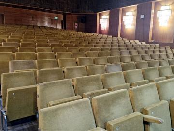 Община Шумен изпуснала седалки от „Малкото НДК“ за зала „Проф. Венета Вичева“