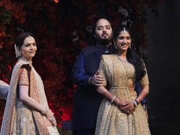 Най-богатият мъж в Индия жени сина си: Частен концерт на Риана, Зукърбърг и Бил Гейтс сред гостите