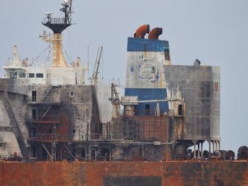 5-тонен генератор възстанови работата на лявата котва на танкера "Кайрос"