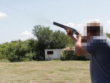 Ловна сачма удари камион до 7-ми километър