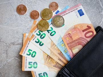 "Недовършена домашна работа": Румъния ни се възхищава за еврото, анализира как сме успели