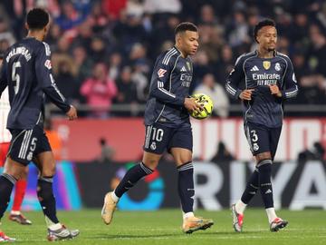 Реал "трите хикса" Мадрид сдаде върха на Барселона