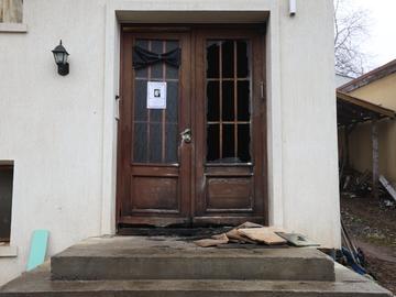 Петима мъже са задържани за палежите на колата и дома на кмета на Бистрица