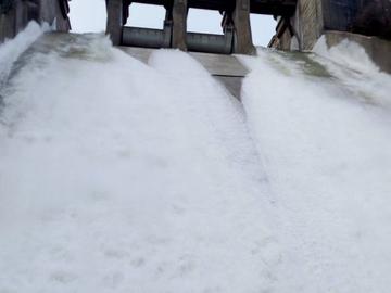 Язовир "Александър Стамболийски" прелива, няма причинени щети