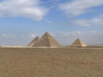 Археолози откриха тайни помещения под пирамидите