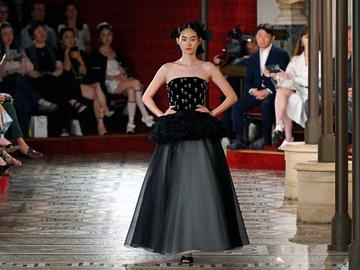 Chanel представи рокли за 100 000 евро