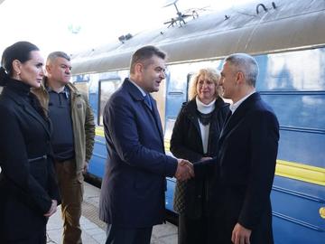 Гюров и петима министри са в Украйна за срещи със Зеленски