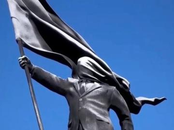 Мистериозна статуя с името на Банкси се появи в Лондон