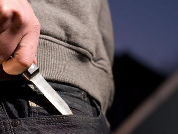 Двама намушкани с нож след забележка заради побой над куче във Варна