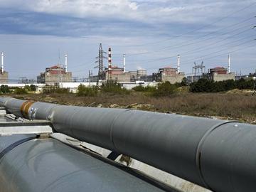 Всички електропроводи до Запорожката АЕЦ са прекъснати, Украйна обвини Русия