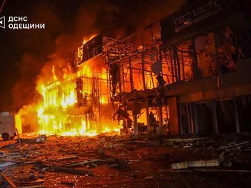 Руски атаки с дронове са убили най-малко четирима души в Украйна, сред които майка и дете