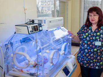 Близнаците са в добро общо състояние, засега остават в кувьоз.