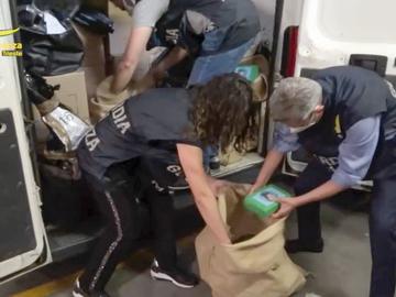 Италианската полиция арестува 384 души и конфискува 1,4 тона наркотици