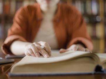 Речникът на Кеймбридж обяви "парасоциален" за дума на годината