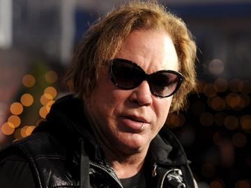 Мики Рурк разкритикува онлайн кампанията за набиране на средства с цел подпомагането му