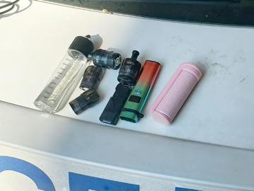 Хванаха младеж с нарко вейпове в шуменско училище