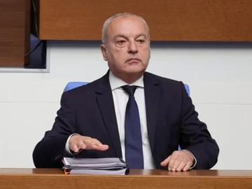 Донев обеща край на "течовете", опозицията видя дълг, данъци и две лъжи