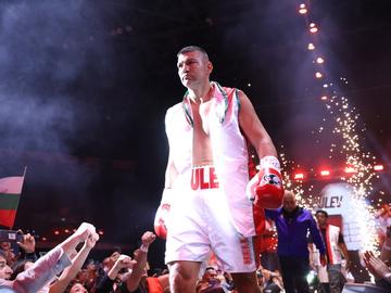 Тервел Пулев постигна 19-ата си победа на професионалния ринг