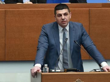 Мирчев призова всички политици да се откажат от служебните коли и да ползват личните си