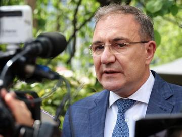 Гуцанов поиска оставката на Зарков