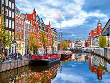 Битката със свръхтуризма е безмилостна: Амстердам забранява строителството на нови хотели