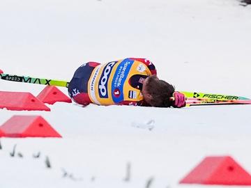 Кошмар за Норвегия: Великият Клаебо в болница след тежък удар в главата